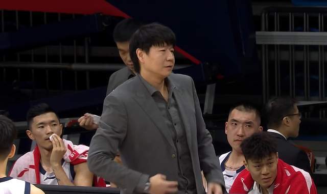 星空体育赛事-疯狂打铁+情绪失控！山东男篮客场85-93不敌广州，这球输得真闹心