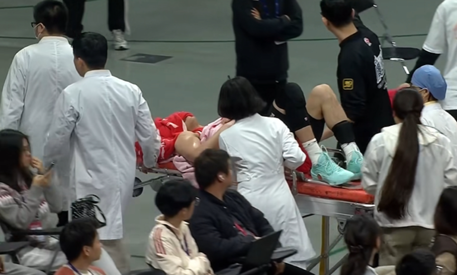 星空体育赛事-广州男篮遭遇沉重打击！郭艾伦再次遭遇重伤，恐面临赛季报销