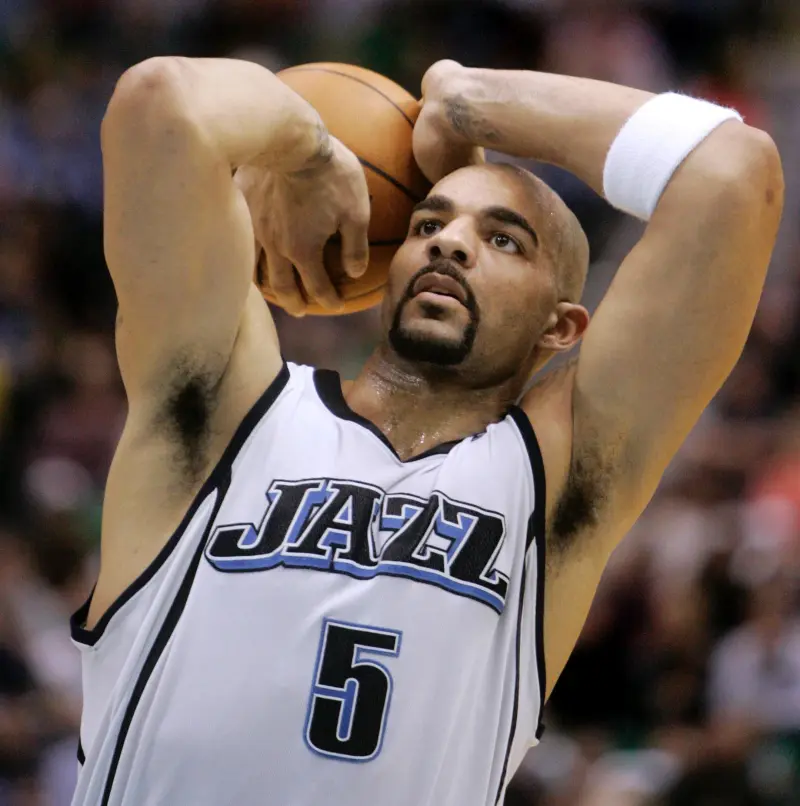 爵士官方：08年的今天卡洛斯-布泽尔砍下了生涯最高的41分